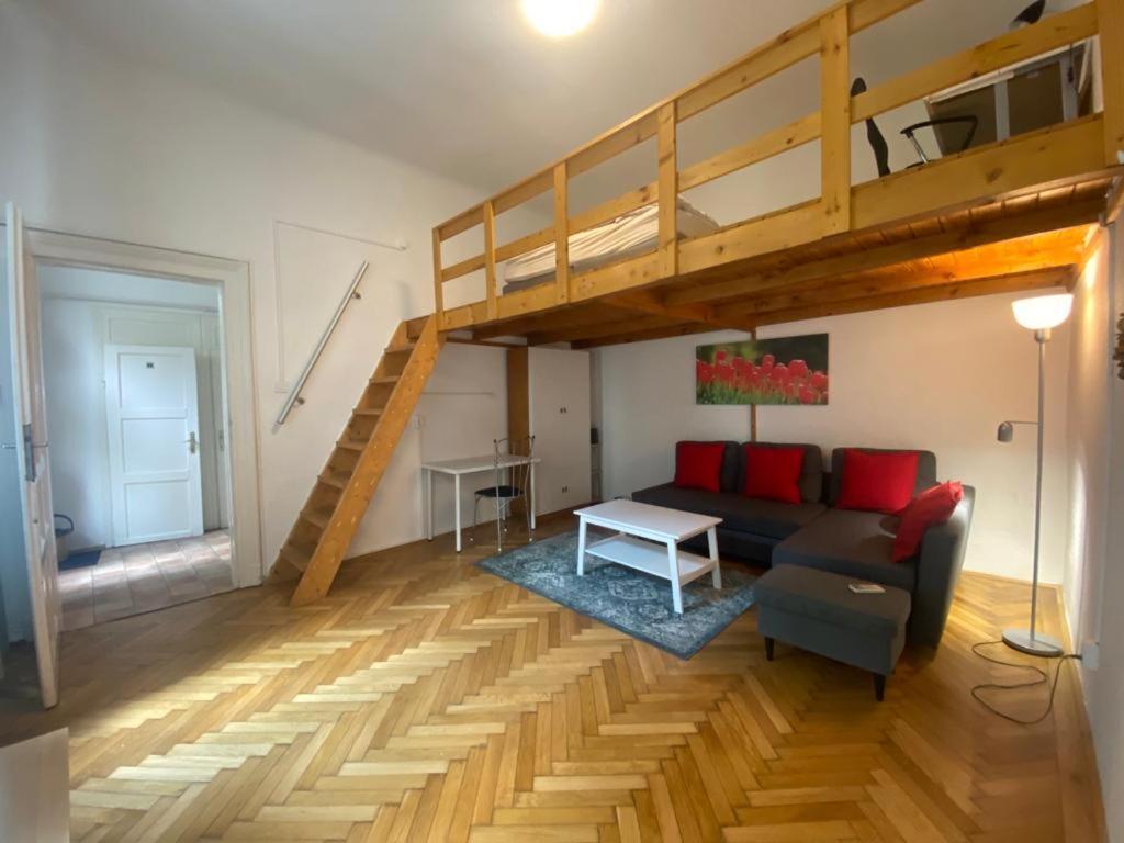 Ac With Free Parking At Acacia St, City Center Будапеща Екстериор снимка