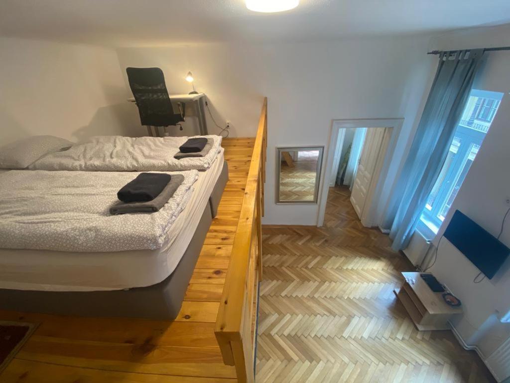 Ac With Free Parking At Acacia St, City Center Будапеща Екстериор снимка