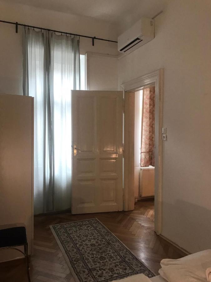 Ac With Free Parking At Acacia St, City Center Будапеща Екстериор снимка