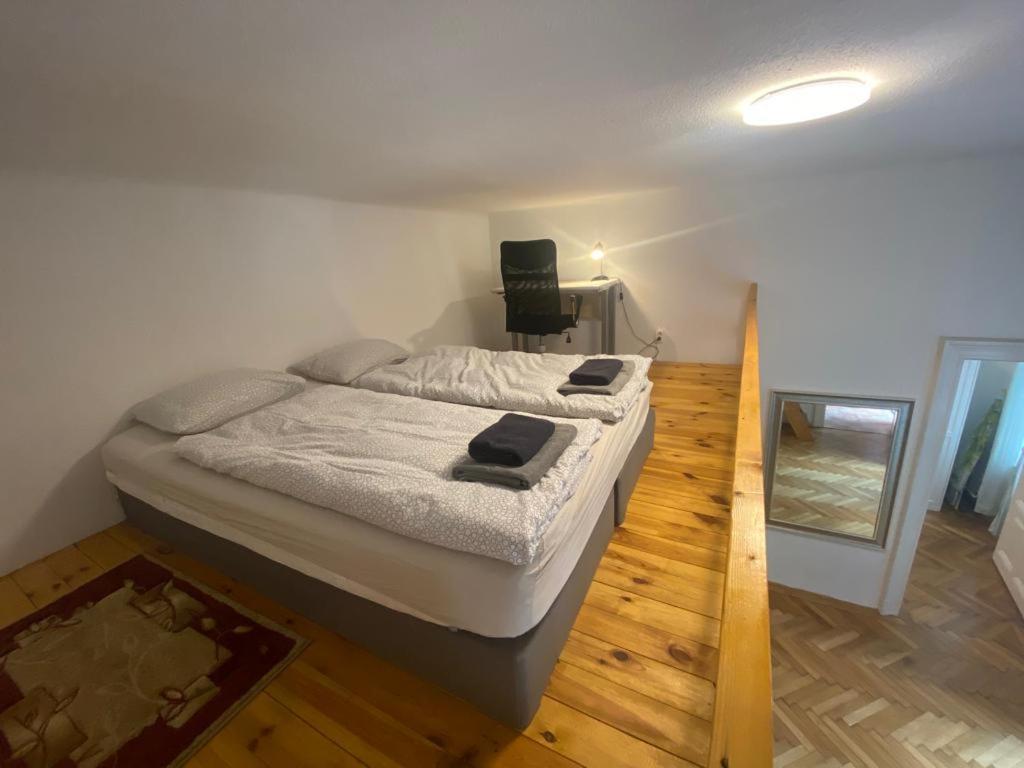 Ac With Free Parking At Acacia St, City Center Будапеща Екстериор снимка