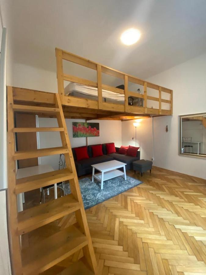 Ac With Free Parking At Acacia St, City Center Будапеща Екстериор снимка