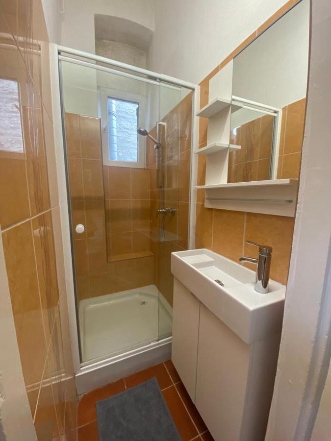 Ac With Free Parking At Acacia St, City Center Будапеща Екстериор снимка