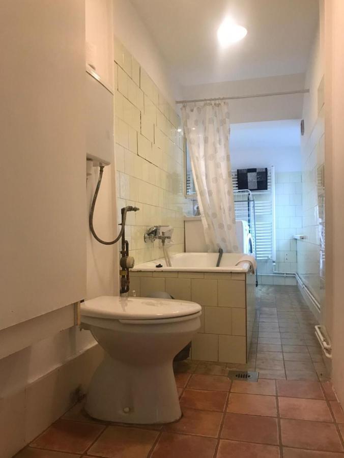 Ac With Free Parking At Acacia St, City Center Будапеща Екстериор снимка