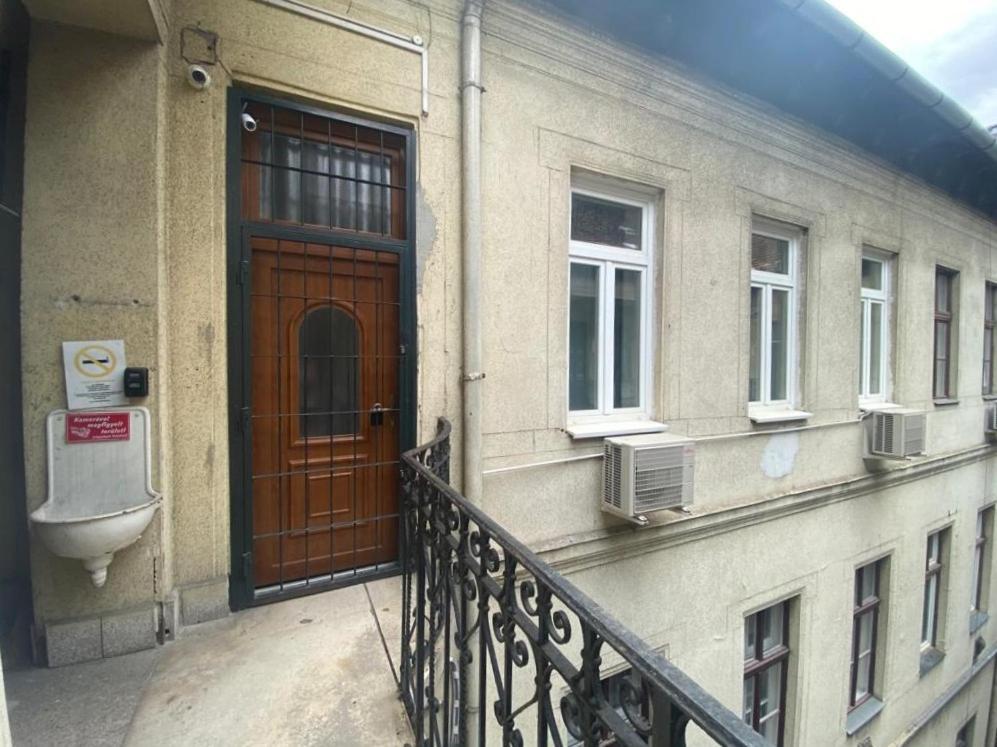 Ac With Free Parking At Acacia St, City Center Будапеща Екстериор снимка