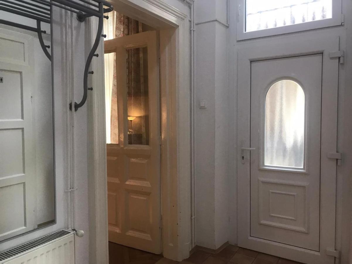 Ac With Free Parking At Acacia St, City Center Будапеща Екстериор снимка